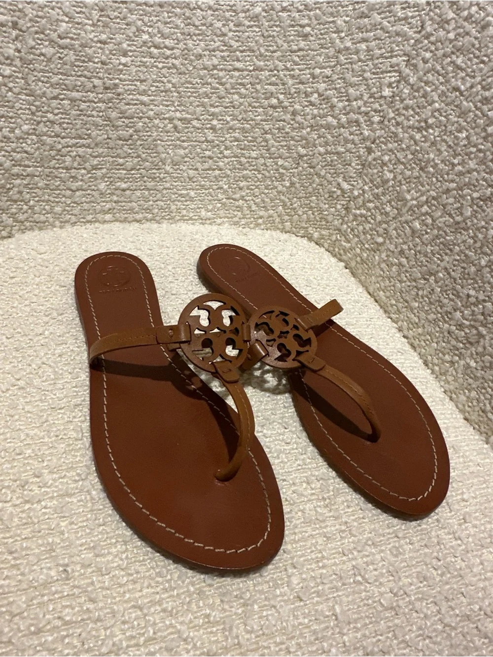 Brown Leather Circle-Emblem Thong Sandals - Women